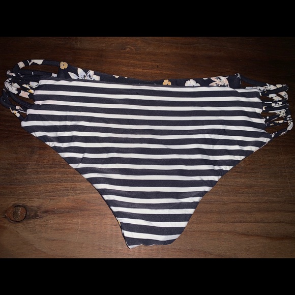 🌊BillaBong Reversible Bikini Bottom - Picture 6 of 7